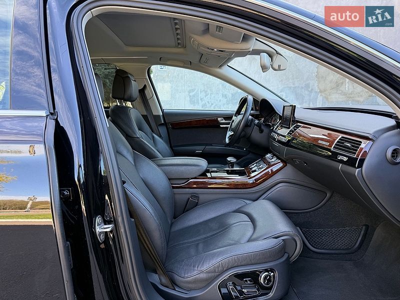 Седан Audi A8 2013 в Ровно