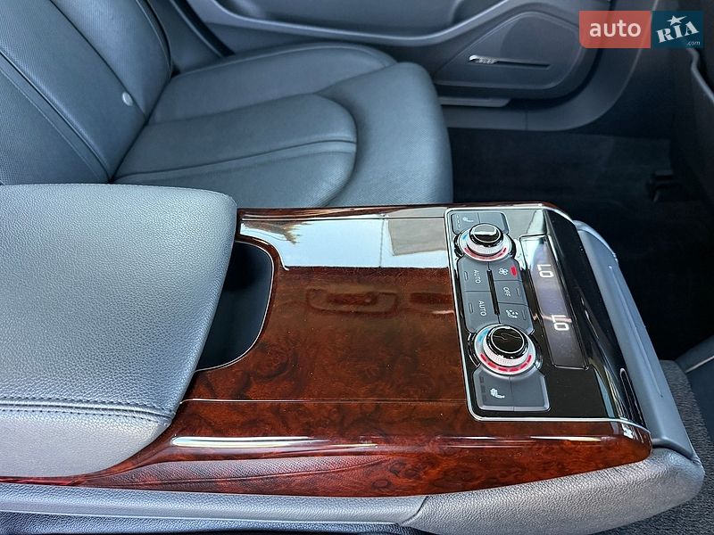 Седан Audi A8 2013 в Ровно