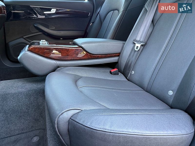 Седан Audi A8 2013 в Ровно