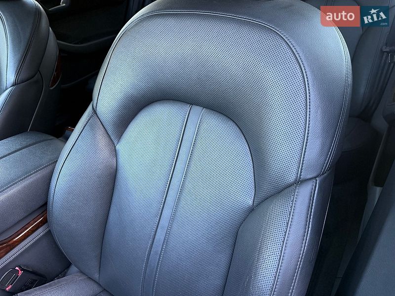 Седан Audi A8 2013 в Ровно