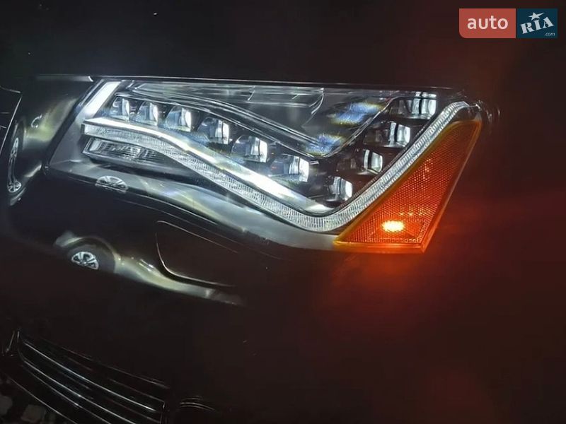 Седан Audi A8 2013 в Ровно