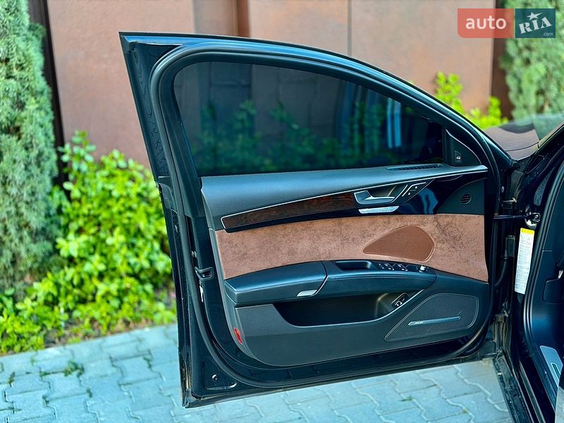 Седан Audi A8 2014 в Черновцах