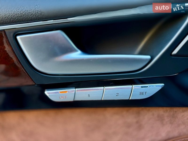 Седан Audi A8 2014 в Черновцах