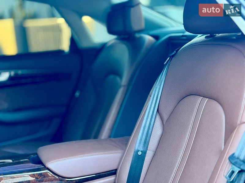 Седан Audi A8 2014 в Черновцах