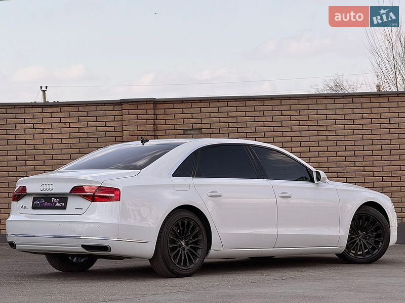 Седан Audi A8 2016 в Кривом Роге