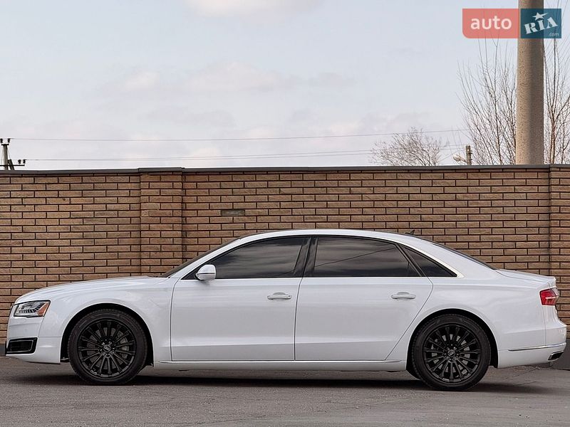 Седан Audi A8 2016 в Кривом Роге