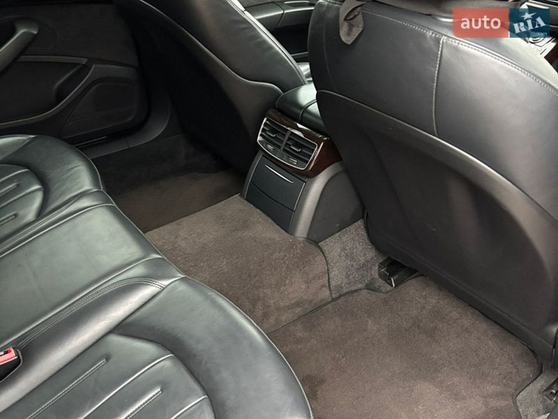 Седан Audi A8 2017 в Кропивницькому