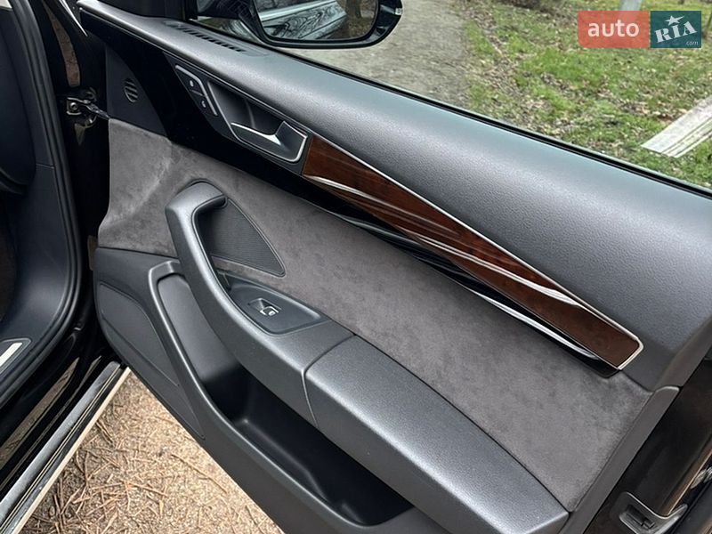 Седан Audi A8 2017 в Кропивницькому