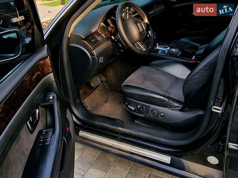 Седан Audi A8 2005 в Ужгороді