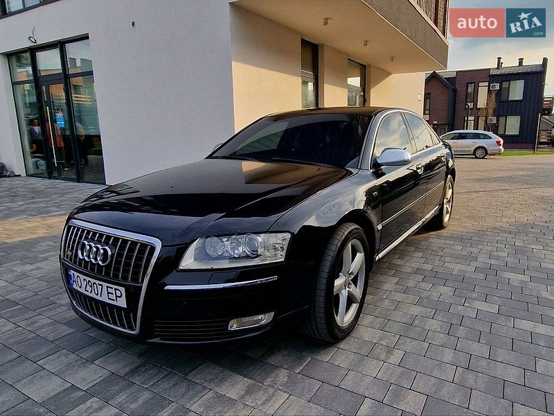 Седан Audi A8 2005 в Ужгороді