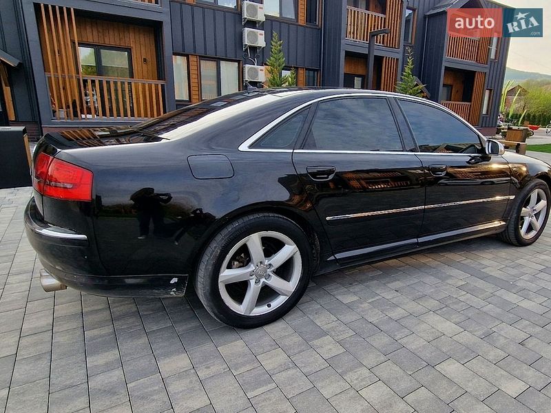 Седан Audi A8 2005 в Ужгороді