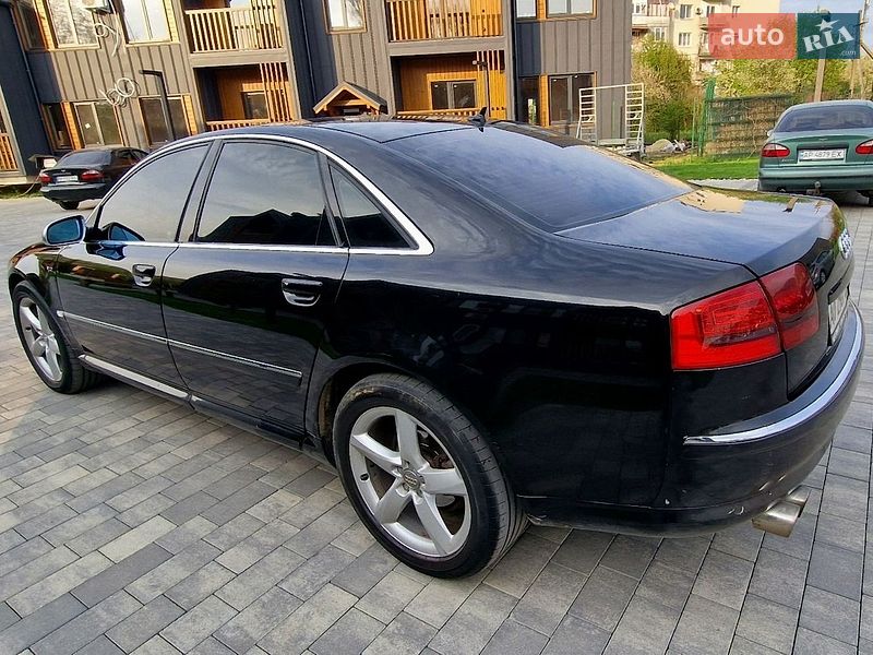 Седан Audi A8 2005 в Ужгороді