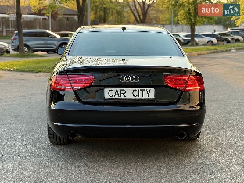 Седан Audi A8 2014 в Києві