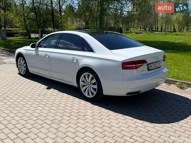 Седан Audi A8 2016 в Рівному
