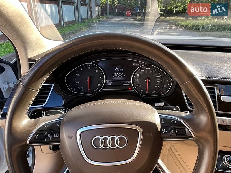 Седан Audi A8 2016 в Рівному