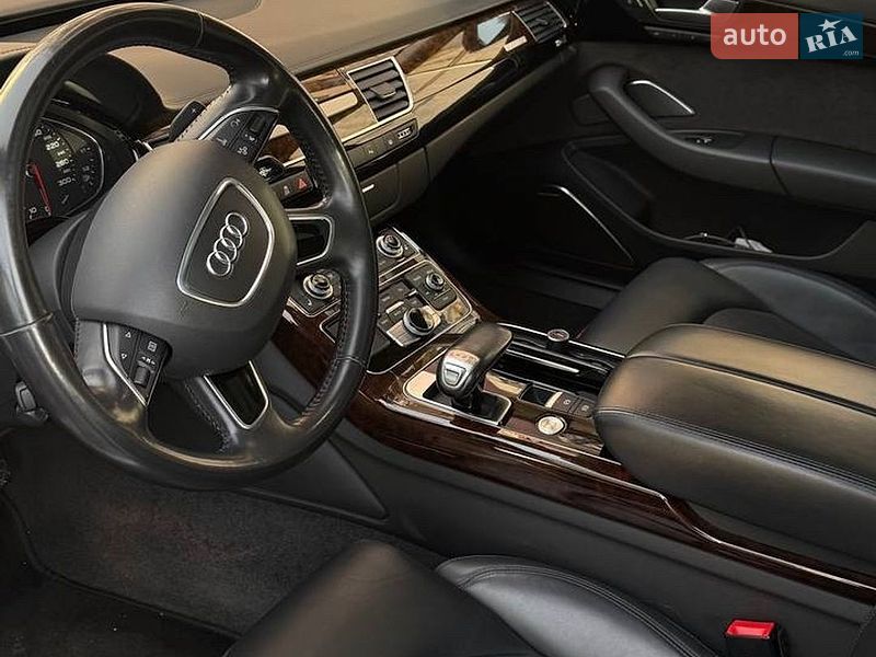 Седан Audi A8 2017 в Стрые
