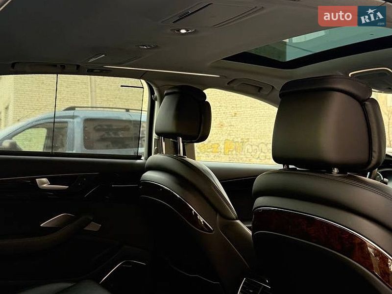 Седан Audi A8 2017 в Стрые