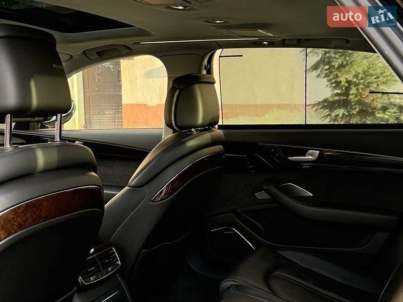 Седан Audi A8 2017 в Стрые