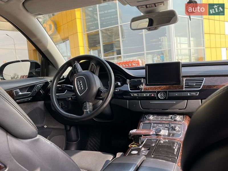 Седан Audi A8 2011 в Львове