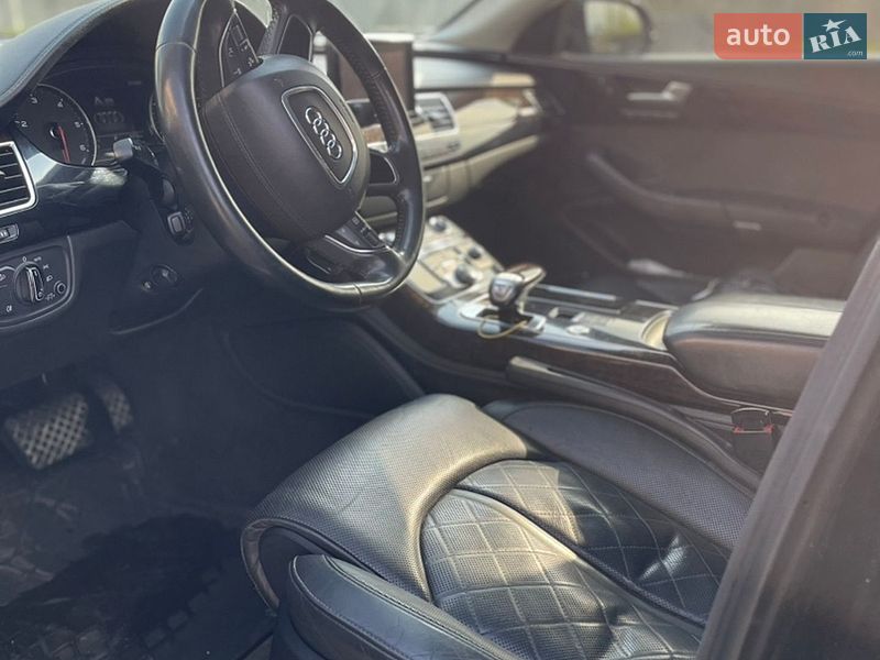 Седан Audi A8 2011 в Львове