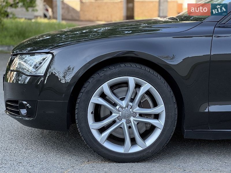 Седан Audi A8 2010 в Днепре