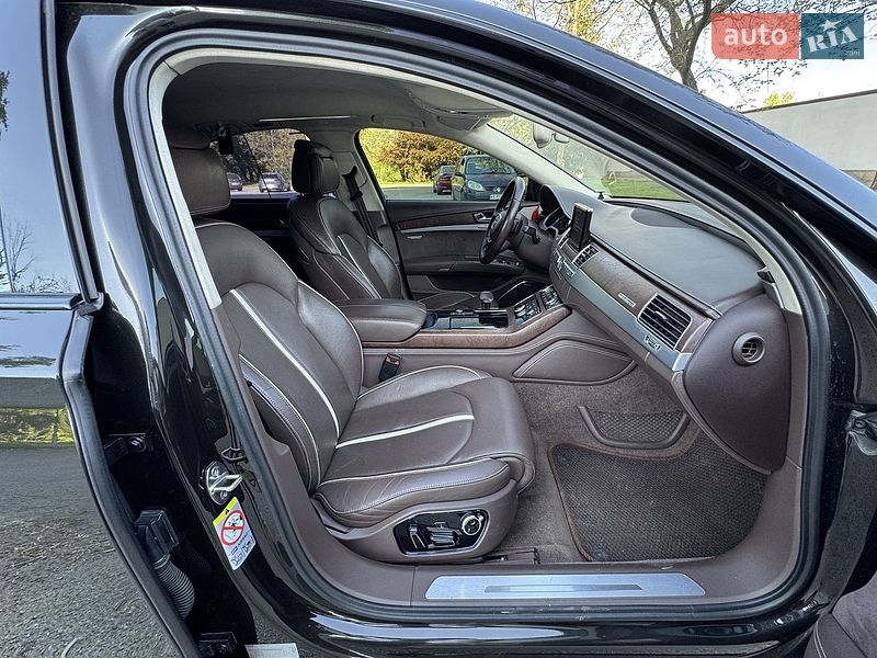 Седан Audi A8 2010 в Днепре