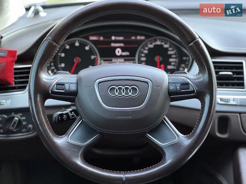 Седан Audi A8 2010 в Днепре