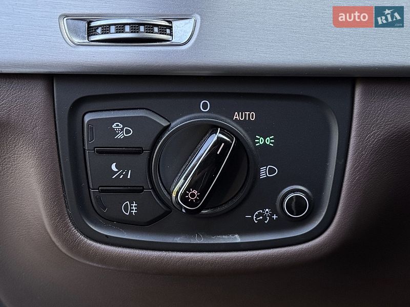 Седан Audi A8 2010 в Днепре
