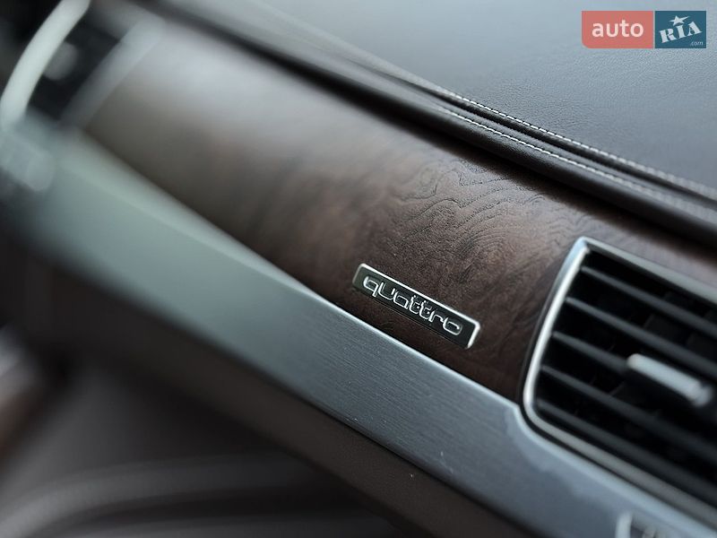 Седан Audi A8 2010 в Днепре