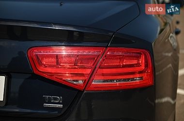 Седан Audi A8 2010 в Ровно