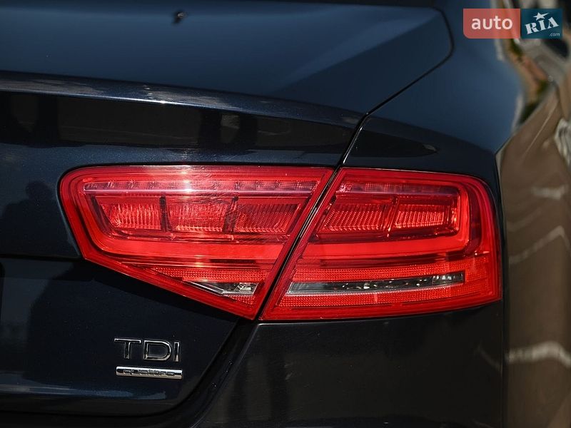 Седан Audi A8 2010 в Ровно