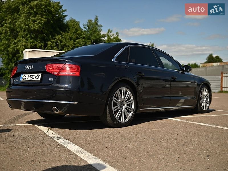 Седан Audi A8 2010 в Ровно