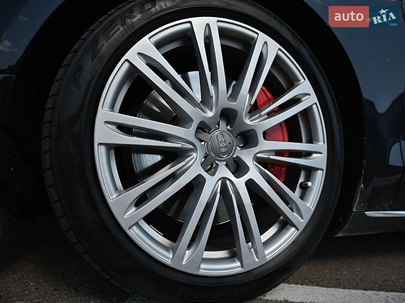 Седан Audi A8 2010 в Ровно