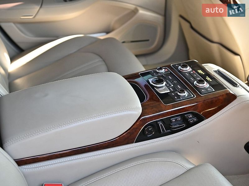 Седан Audi A8 2010 в Ровно