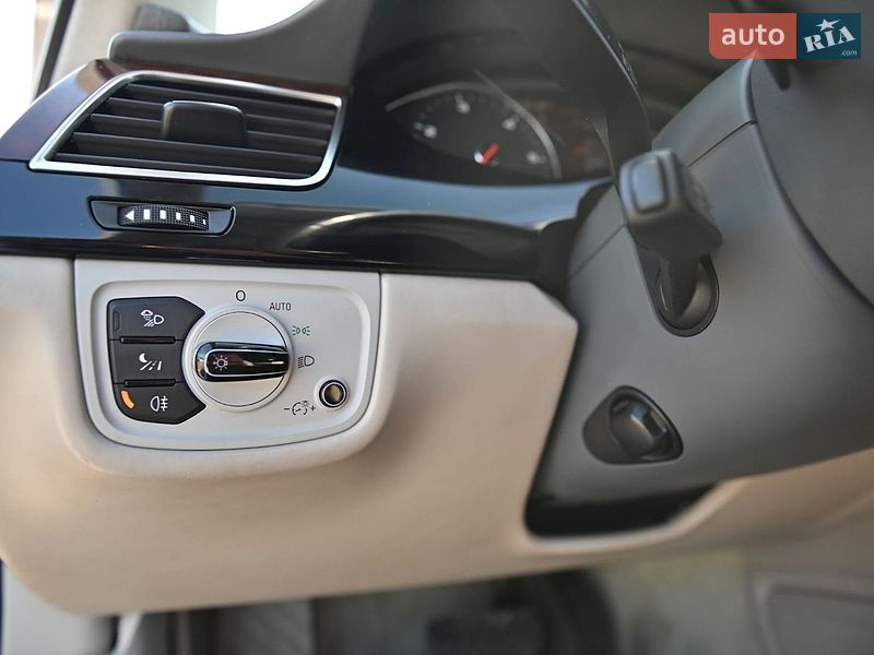 Седан Audi A8 2010 в Ровно