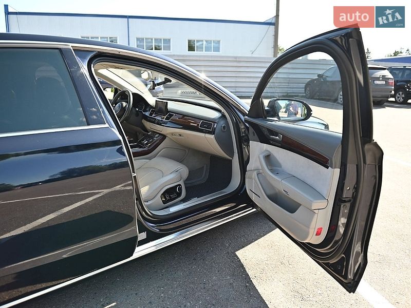 Седан Audi A8 2010 в Ровно