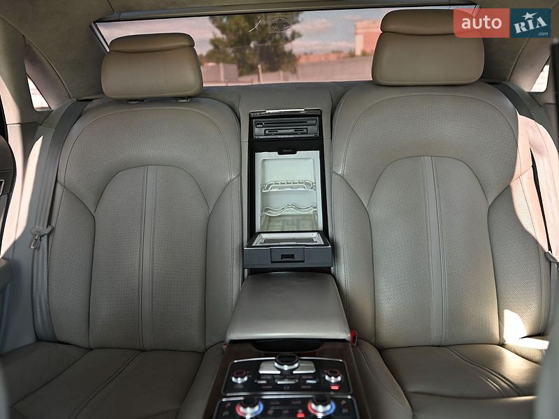 Седан Audi A8 2010 в Ровно