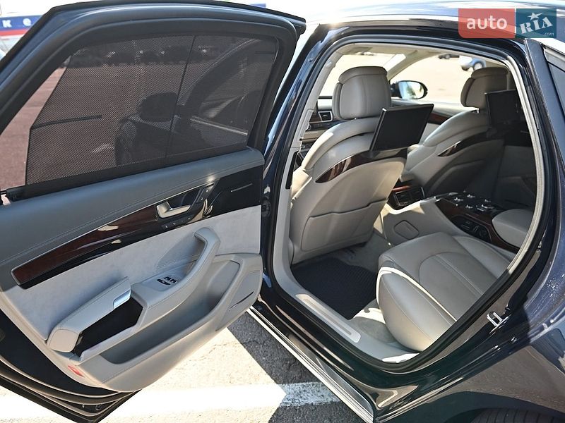 Седан Audi A8 2010 в Ровно