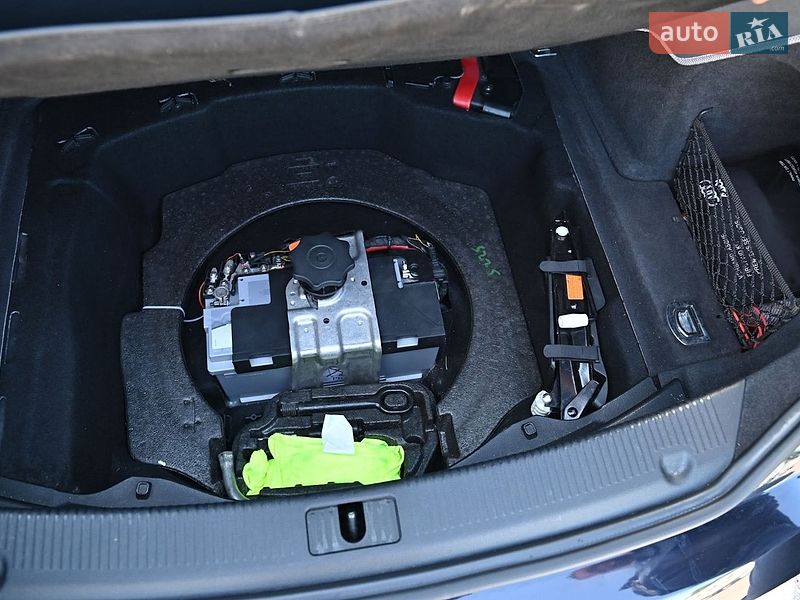 Седан Audi A8 2010 в Ровно