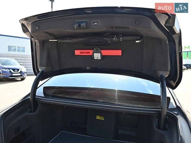 Седан Audi A8 2010 в Ровно