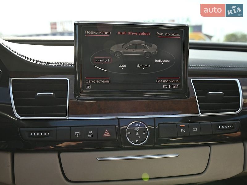Седан Audi A8 2010 в Ровно