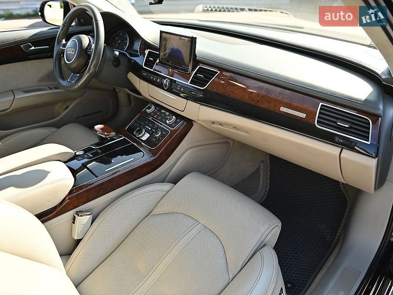 Седан Audi A8 2010 в Ровно