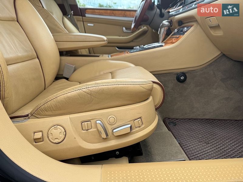 Седан Audi A8 2009 в Львове