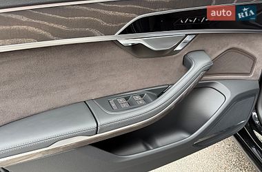 Седан Audi A8 2022 в Киеве