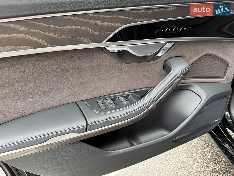 Седан Audi A8 2022 в Киеве