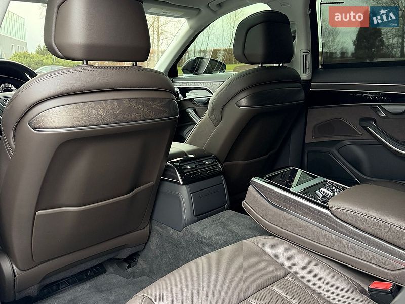 Седан Audi A8 2022 в Киеве