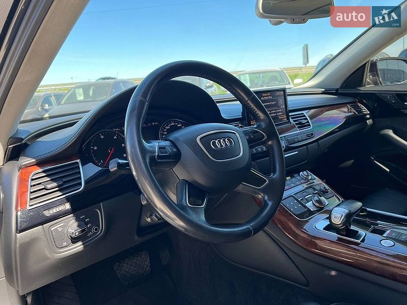 Седан Audi A8 2012 в Львові
