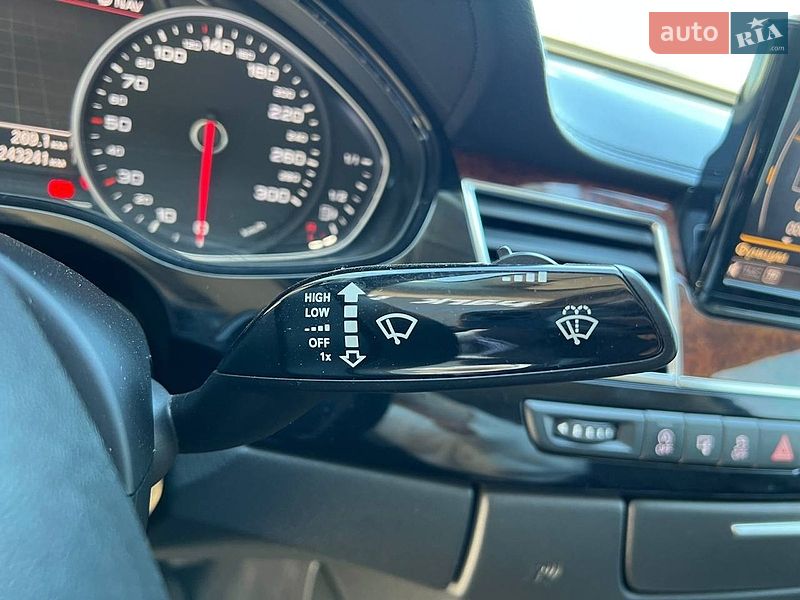 Седан Audi A8 2012 в Львові