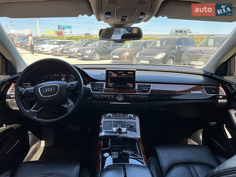 Седан Audi A8 2012 в Львові