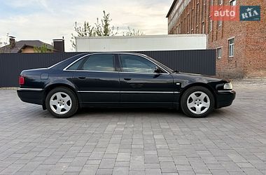 Седан Audi A8 2000 в Староконстантинове